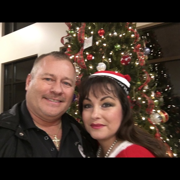 Welcome to Poshmark and 4U2 Closet. I am Darlene. - Picture 4 of 7